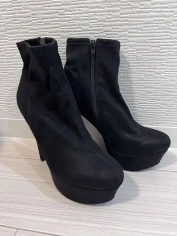 R&E 블랙 스웨이드풍 부티 24.0cm