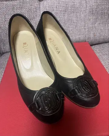 다이애나 블랙 가죽 펌프스 중간 힐 23.5cm 6.5cm 힐