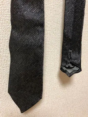 [ 미사용 새상품 ] 아르마니 ARMANI 다크 그레이 스트라이프 넥타이