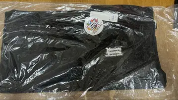 미사용 블랙 컬러 로고 T셔츠