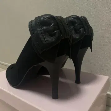 DIANA 블랙 하이힐 펌프스 리본