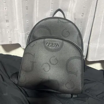GUESS 블랙 다크 그레이 백팩