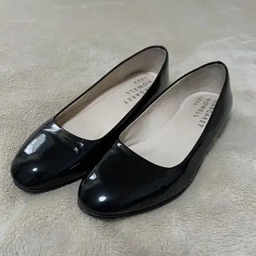 MARGARET HOWELL 블랙 에나멜 플랫슈즈 23cm