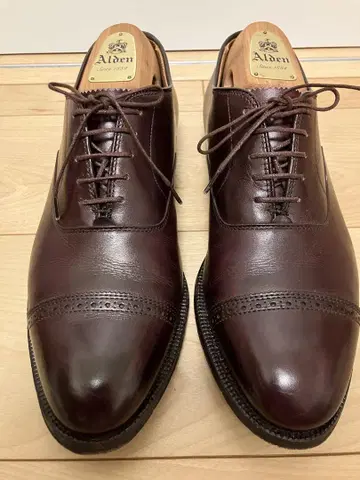 Alden 905 US8D 펀치드 캡토 버건디