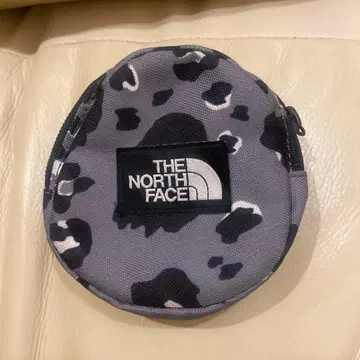 THE NORTH FACE 레오파드 무늬 코인 케이스