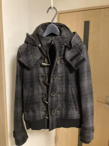 세팅 크랙 그레이 계열 체크 더플 코트