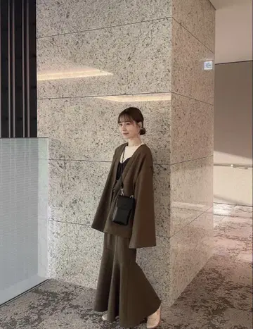 moi tutto 벨트 포함 자켓 & 머메이드 스커트 브라운 셋업