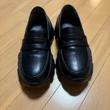 통굽 블랙 로퍼