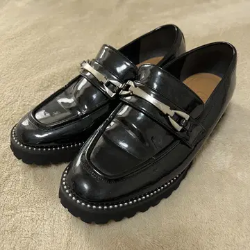 DIANA 블랙 에나멜 로퍼 메탈 체인 포함 22.5cm
