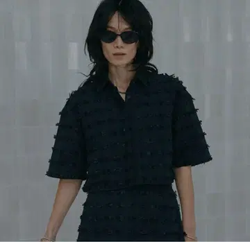 매력적인 리본 모양의 짧은 셔츠
