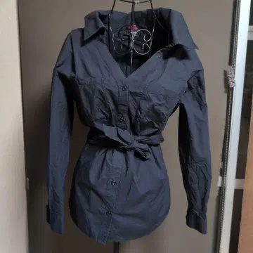 DaTuRaBLACK 허리 리본 포함 긴팔 셔츠