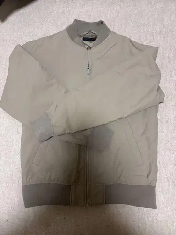 미착용 유니클로 베이지 점퍼 블루종
