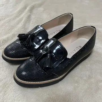 새상품급 DIANA 태슬 장식 블랙 태슬 로퍼 23cm