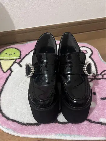 유메텐보 펄 장식 통굽 로퍼 블랙 슈즈