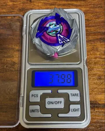 베이블레이드 X 샤크 스케일 4-50UF 중량 37.98g 블레이드만