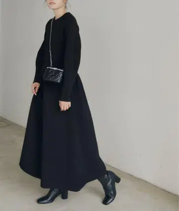 볼륨 스커트 크루넥 니트 원피스