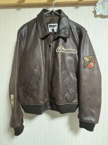 90s DKNY 가죽 자켓 칸티스 착용 포커즈