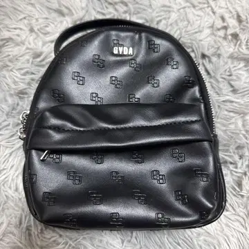 GYDA 로고 블랙 백팩