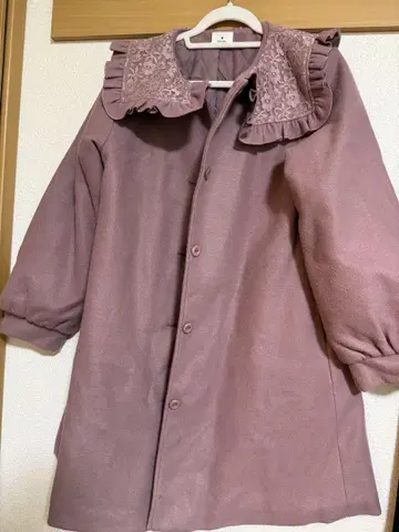 연보라색 레이스 달린 프릴 옷깃 롱 코트
