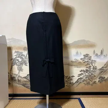 리본 포함 블랙 타이트 스커트