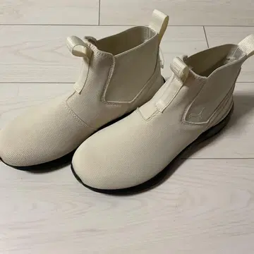 Puma 아이보리 사이드 고어 부츠