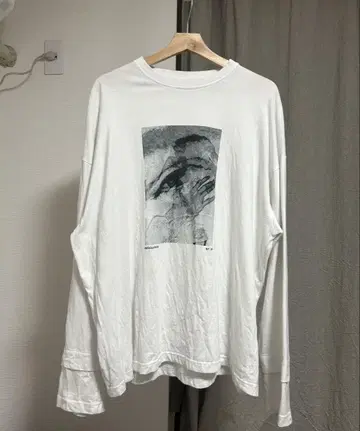 MAISON MINED 메종 미네드 그래픽 긴팔 티셔츠