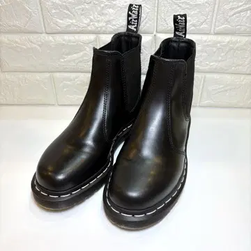 새상품급 닥터마틴 2976 첼시 부츠 블랙 24cm
