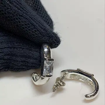 실버 후프 귀걸이 지르코니아 스퀘어 컷