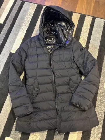TATRAS 후드 부착 블랙 다운 코트