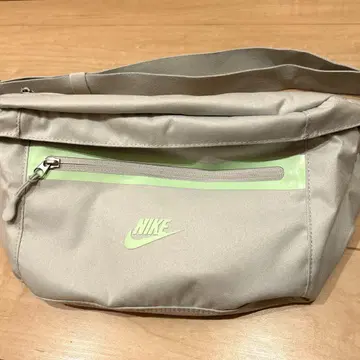 나이키 엘레멘탈 프리미엄 웨이스트팩 바디백 힙백