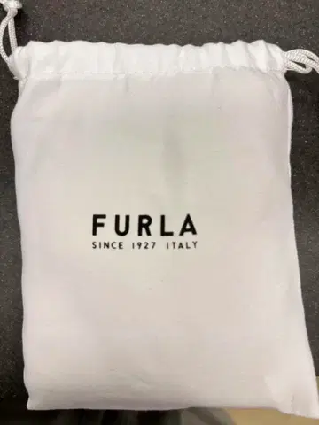 FURLA 베이지 가죽 반지갑