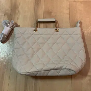 아이보리 퀼팅 숄더백