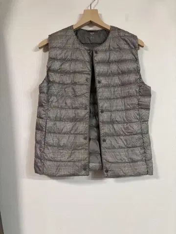 [새상품급] UNIQLO 울트라 라이트 다운 베스트 M 사이즈