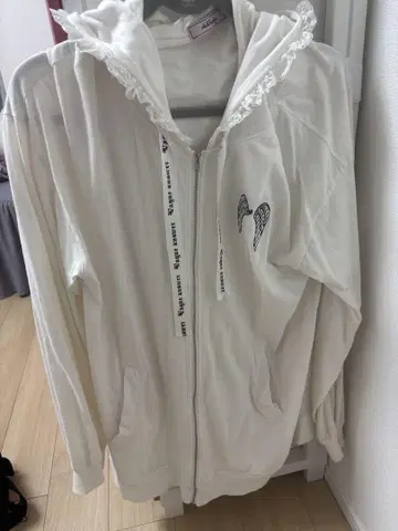 화이트 프릴 집업 후드티