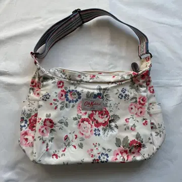 Cath Kidston 화이트 꽃무늬 숄더백