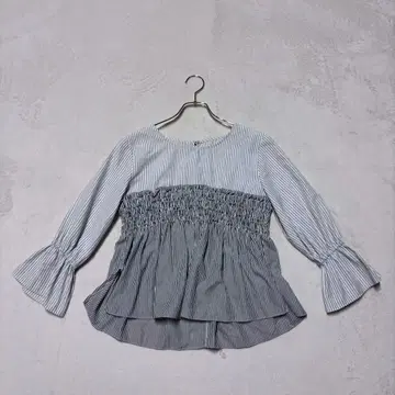 [예카베카] (F) 블라우스 셔링 가공 스트라이프 플레어