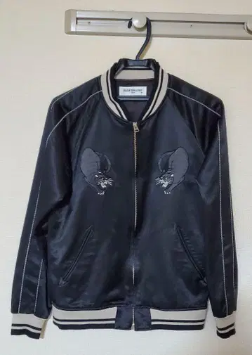 루드 갤러리 치바 유스케 착용 스카잔 블랙팬서