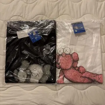 유니클로 kaws T셔츠 2장 세트