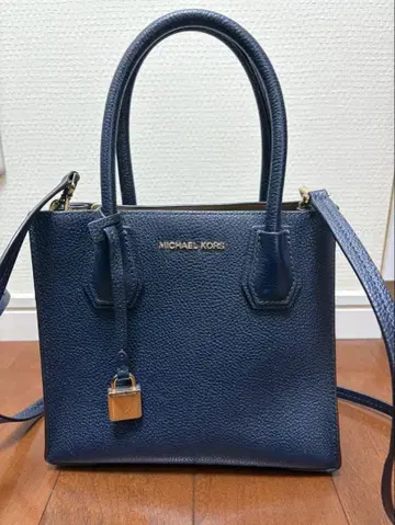 MICHAEL KORS 네이비 미니 숄더백