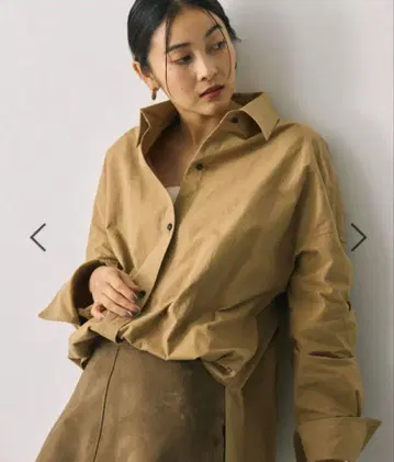 BABYLONE 브라운 콜라보 백 턱 오버 셔츠