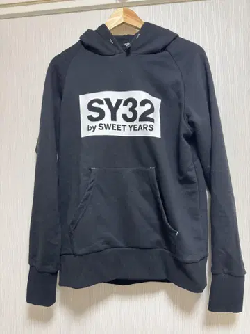 SY32 by SWEET YEARS 블랙 후드티