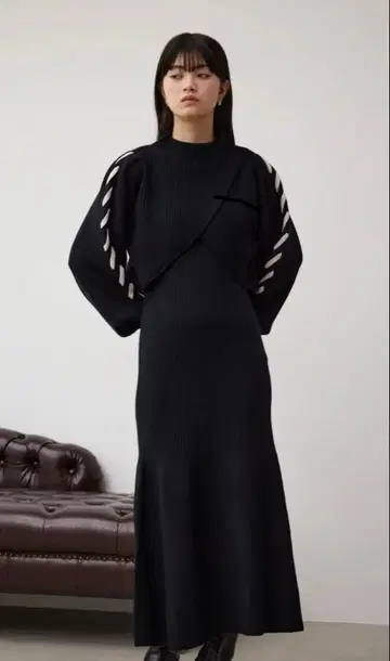 AZUL by moussy 레이스업 슬리브 레이어드 니트 원피스 블랙