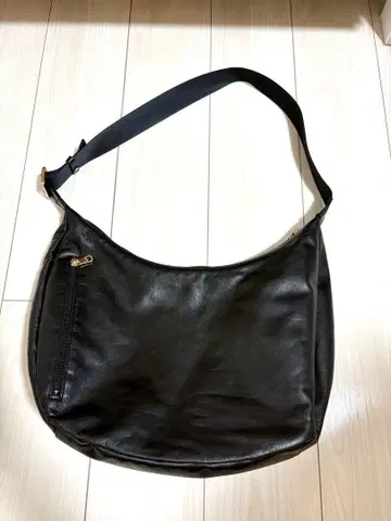 russet 숄더백 소프트 가죽 라운드 빅 숄더백