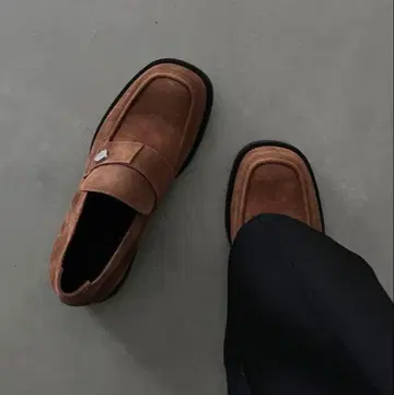 브라운 스웨이드 로퍼