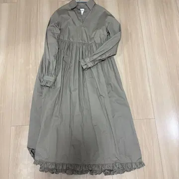 론 헤르만의 RHC 코튼 프릴 원피스