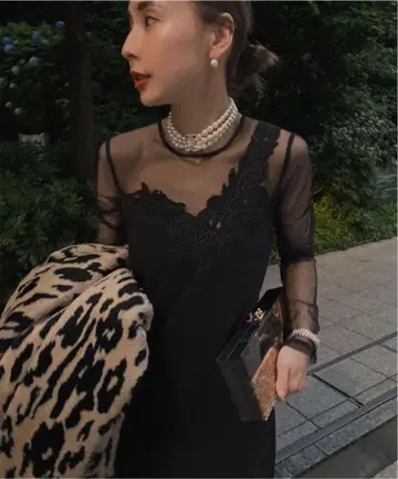 Ameri UND RENEE CUTWORK DRESS 블랙 S 사이즈