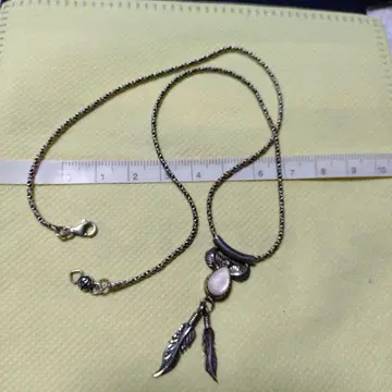 실버 깃털 모티브 목걸이