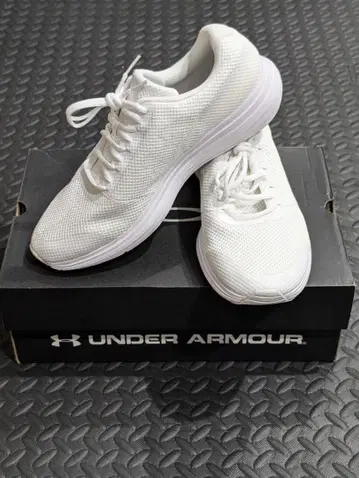 언더 아머 화이트 스니커즈 UA 서지