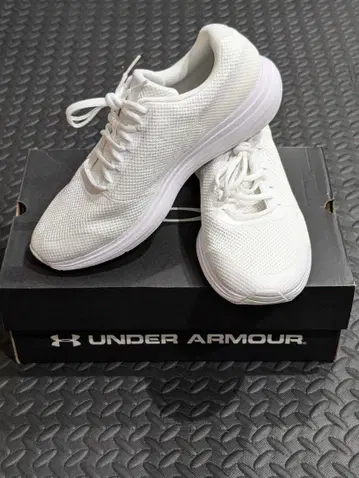 언더 아머 화이트 스니커즈 UA 서지