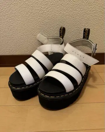 닥터마틴 블레어 쿼드 통굽 가죽 스트랩 샌들